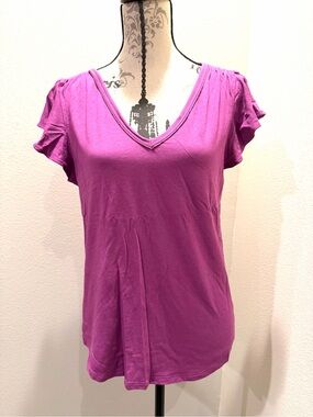 WHBM Sz. M Glamgetter V-Neck Tee, Flutter Sleeve Top - Plum Purple
